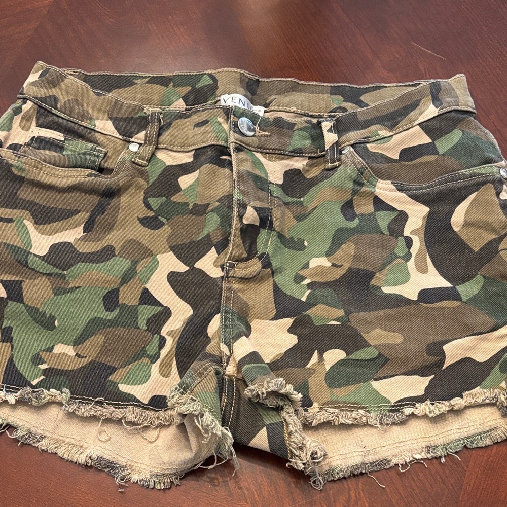 Venus Camo Women's Shorts Sz 10 stretch